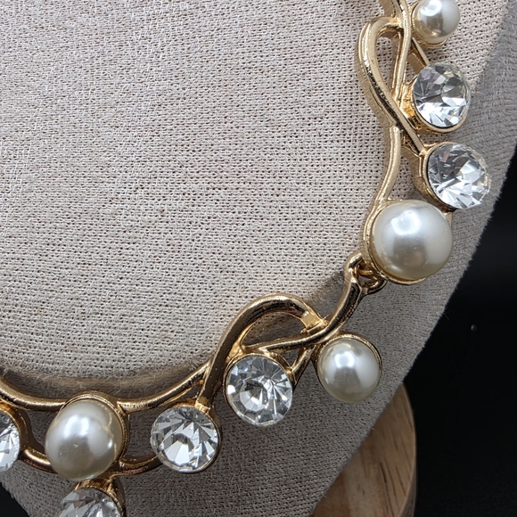 Paparazzi Gold Necklace with Pearls and Crystals (1993) - Picture 2 of 3